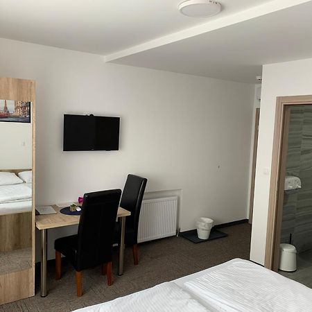 Hostel Mali Pariz Slavonski Brod Luaran gambar