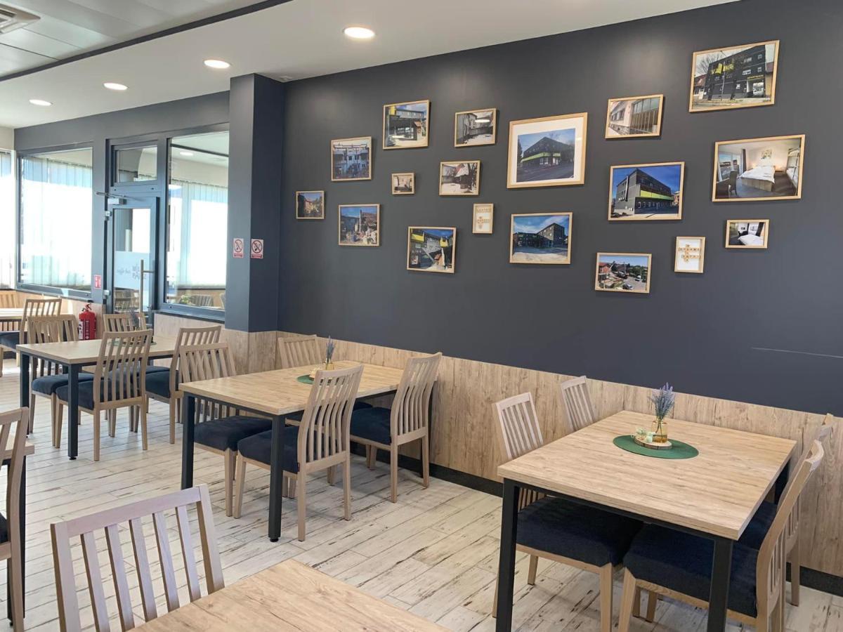 Hostel Mali Pariz Slavonski Brod Luaran gambar
