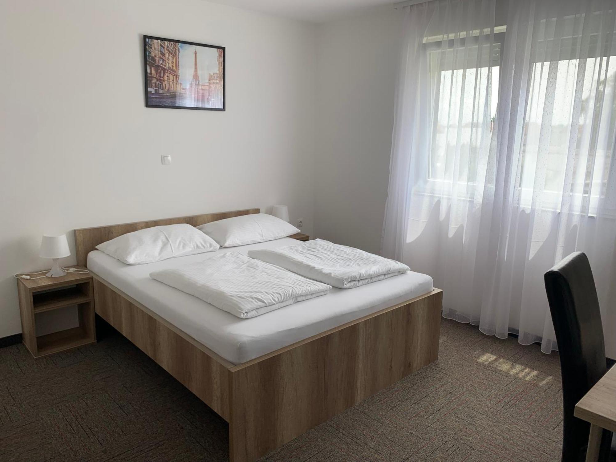 Hostel Mali Pariz Slavonski Brod Luaran gambar