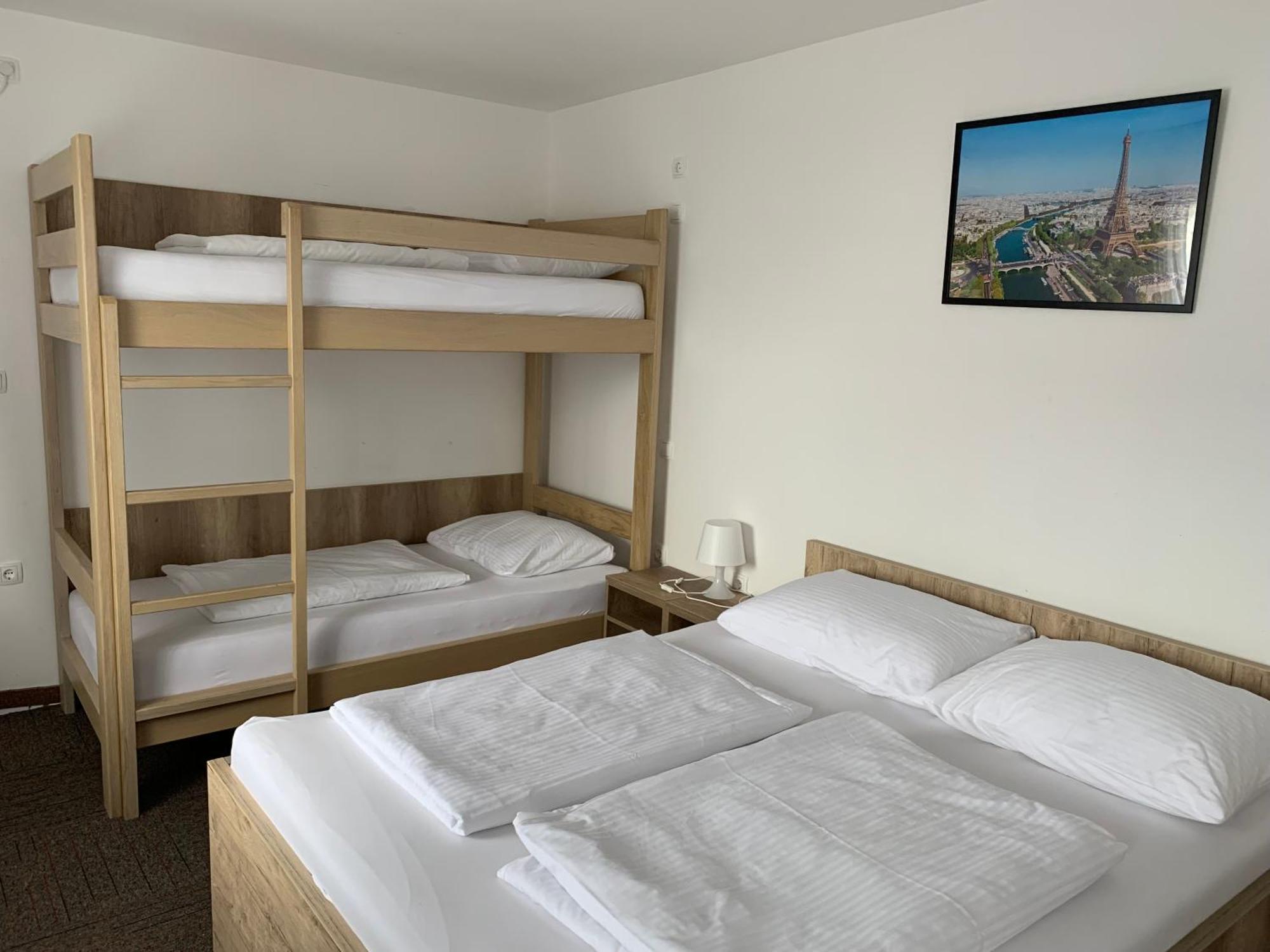 Hostel Mali Pariz Slavonski Brod Luaran gambar