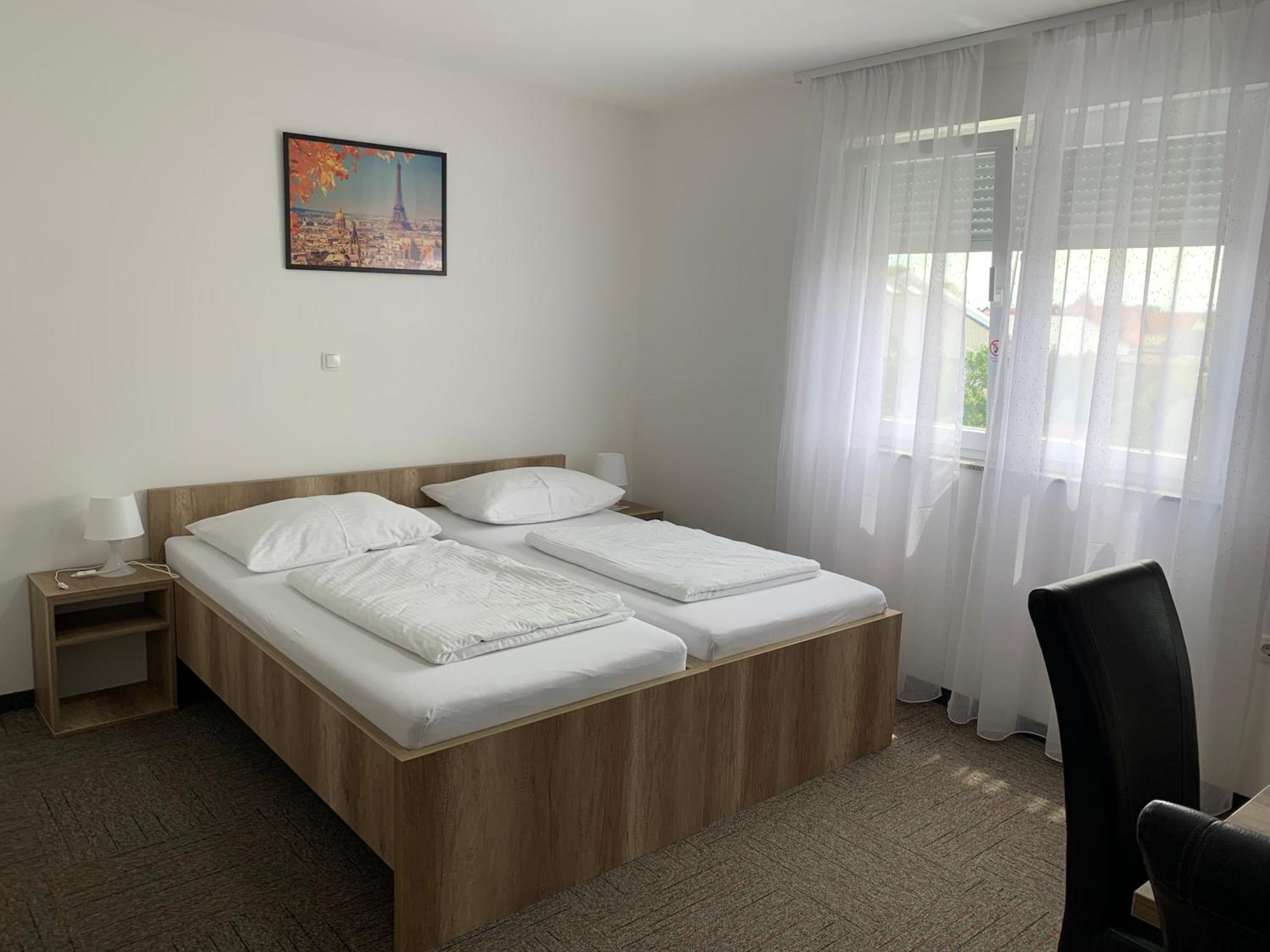 Hostel Mali Pariz Slavonski Brod Luaran gambar