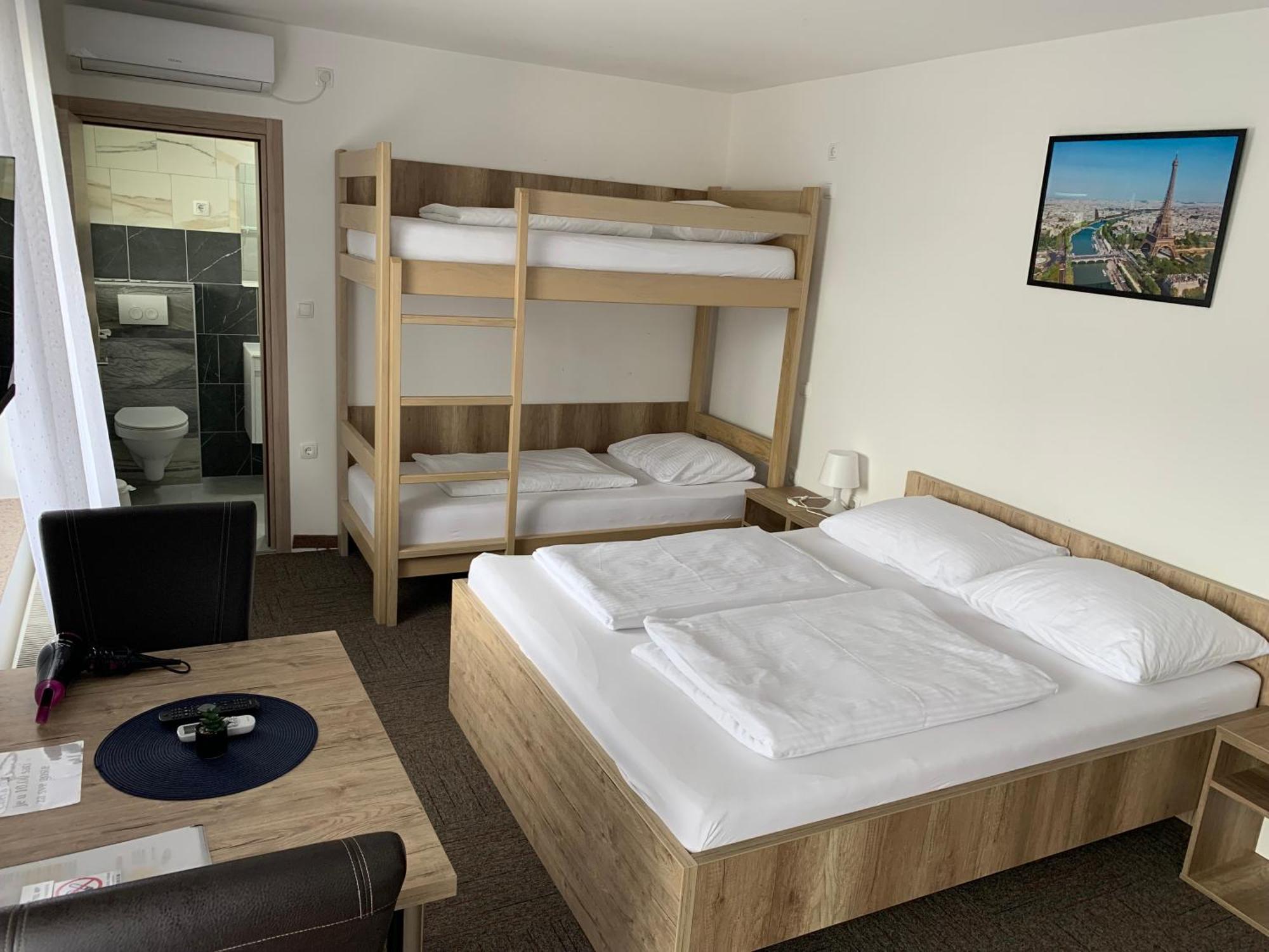 Hostel Mali Pariz Slavonski Brod Luaran gambar