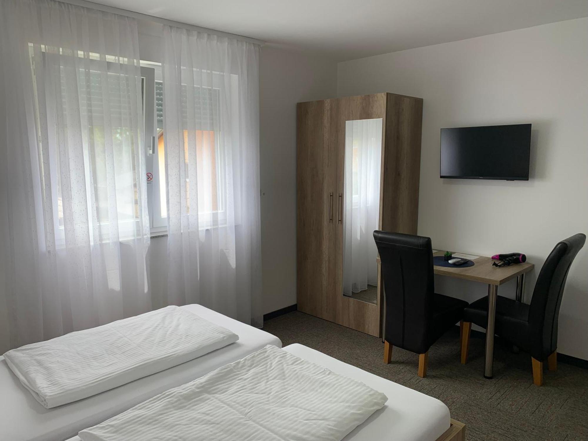 Hostel Mali Pariz Slavonski Brod Luaran gambar