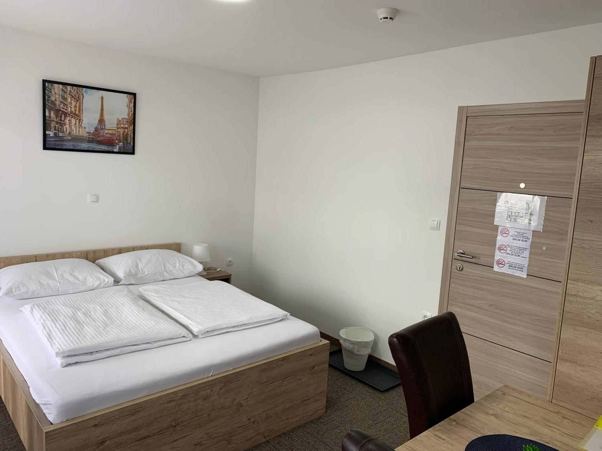 Hostel Mali Pariz Slavonski Brod Luaran gambar