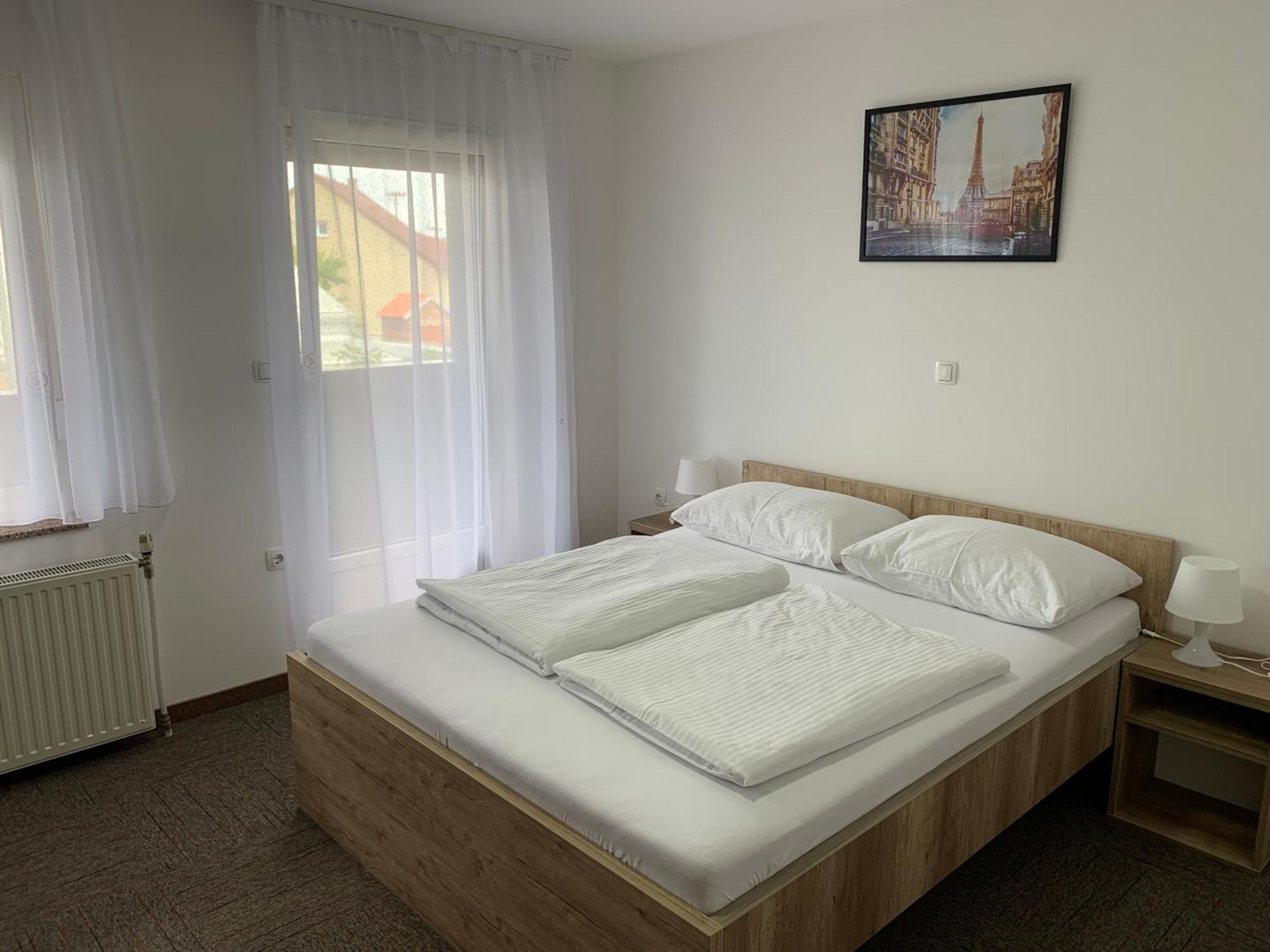 Hostel Mali Pariz Slavonski Brod Luaran gambar