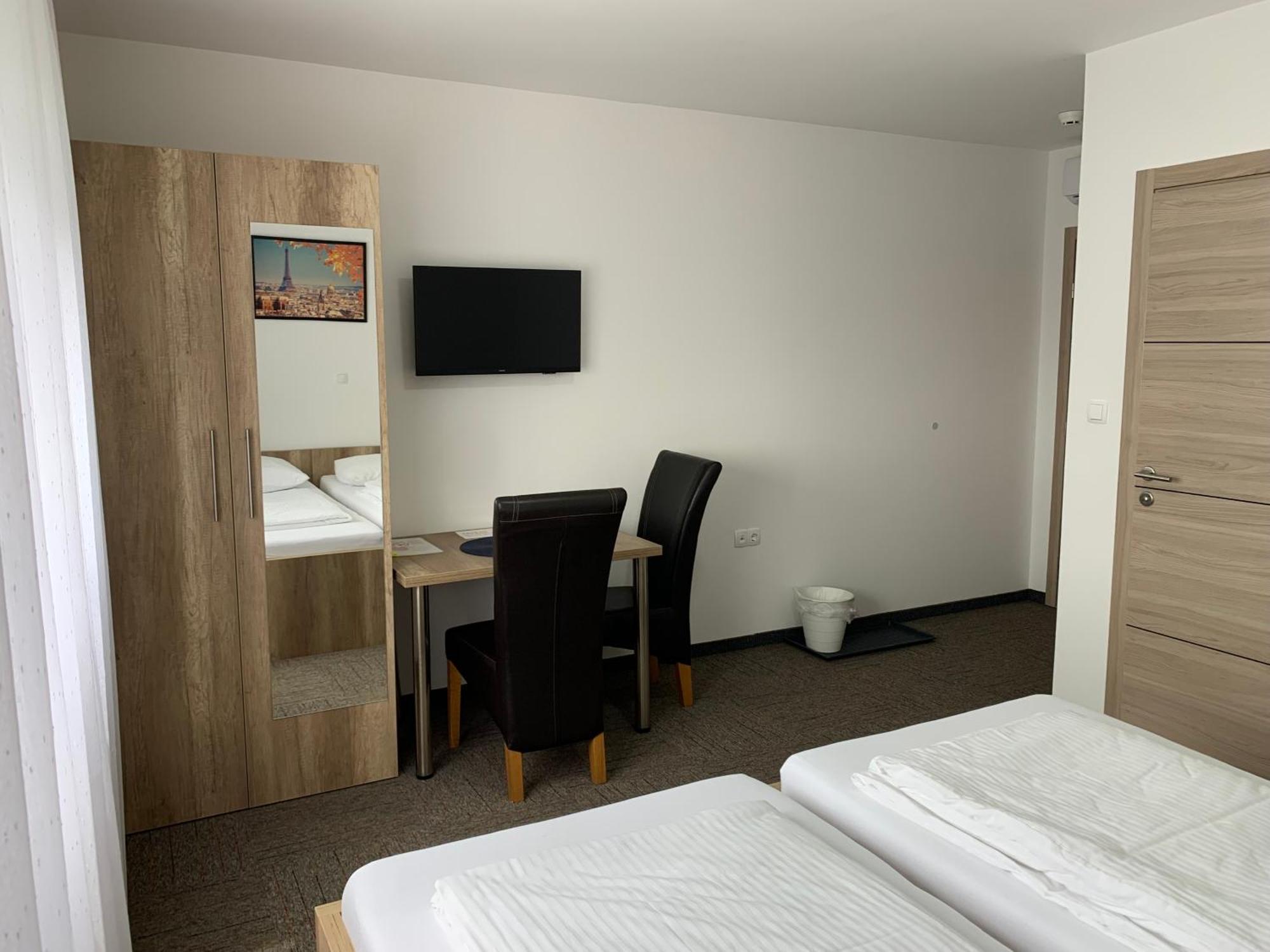 Hostel Mali Pariz Slavonski Brod Luaran gambar