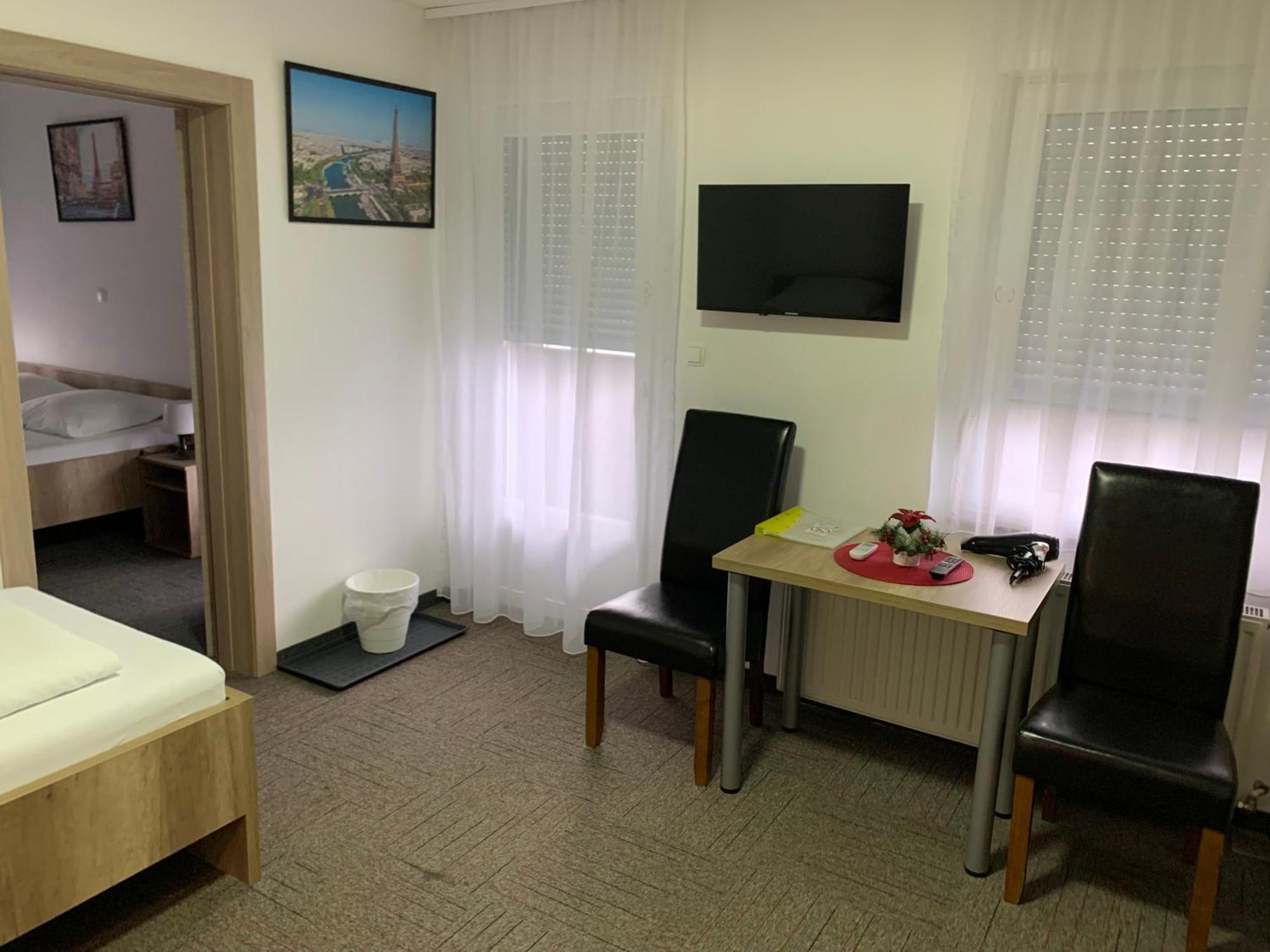 Hostel Mali Pariz Slavonski Brod Luaran gambar