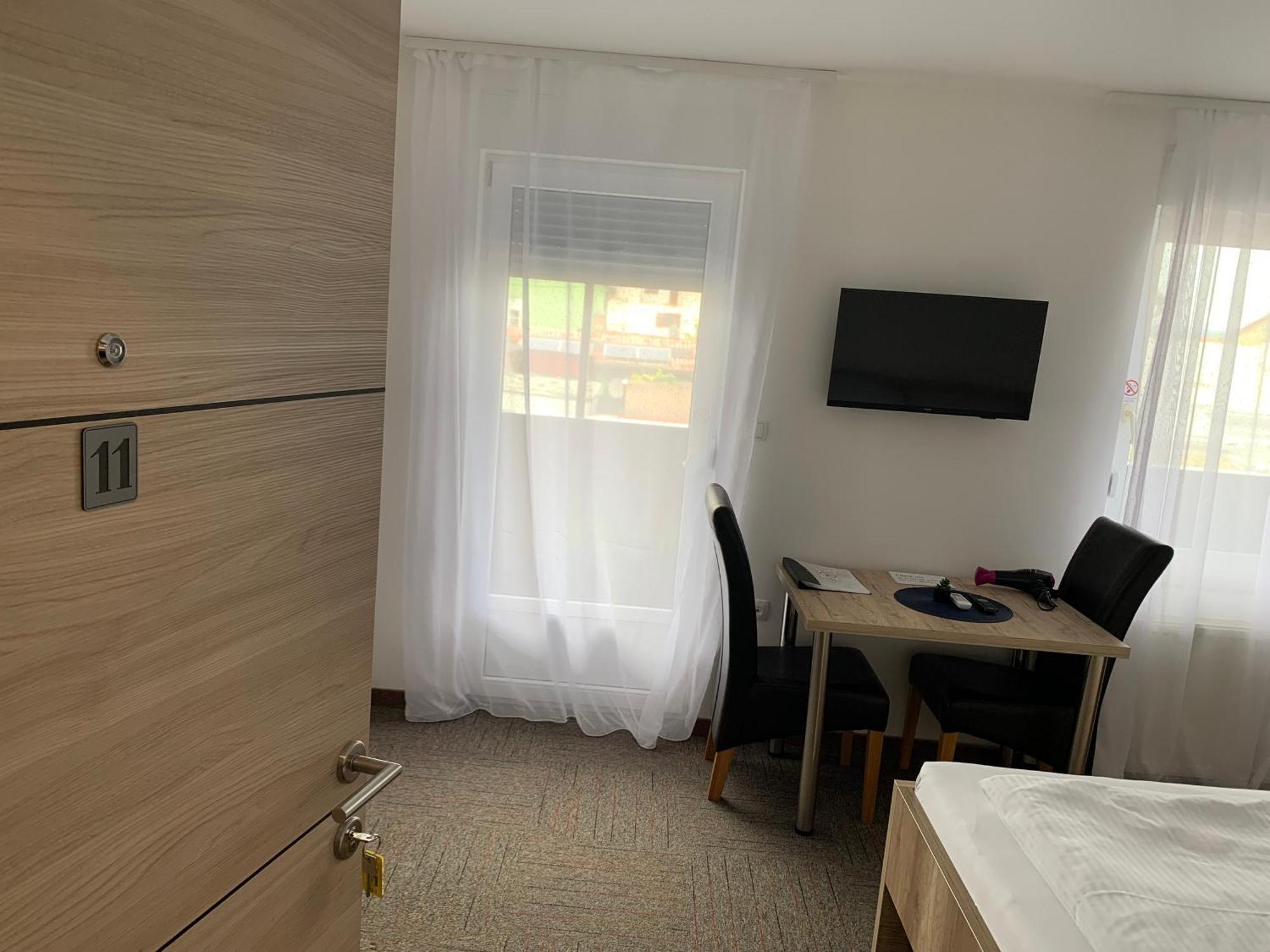 Hostel Mali Pariz Slavonski Brod Luaran gambar