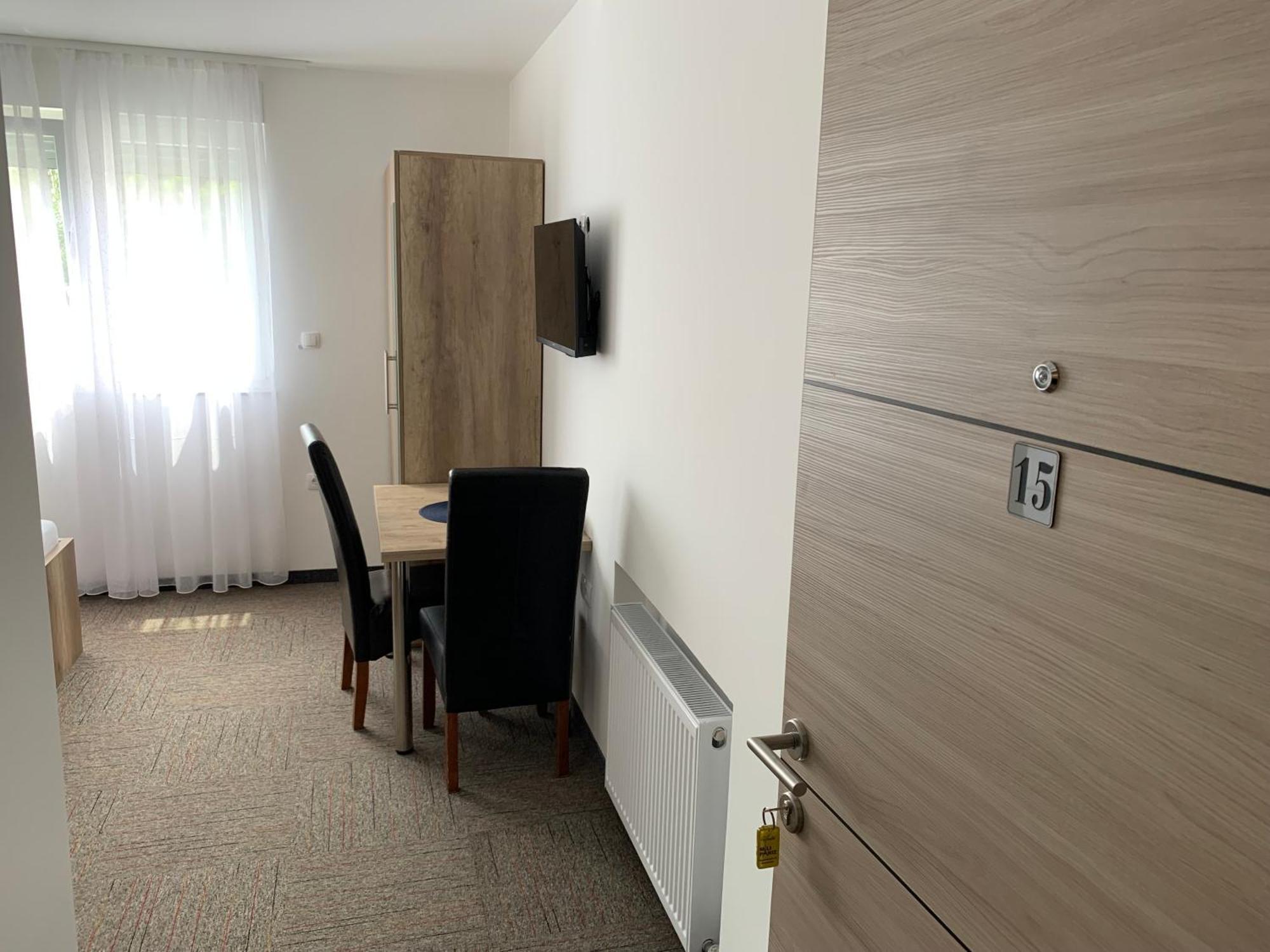Hostel Mali Pariz Slavonski Brod Luaran gambar