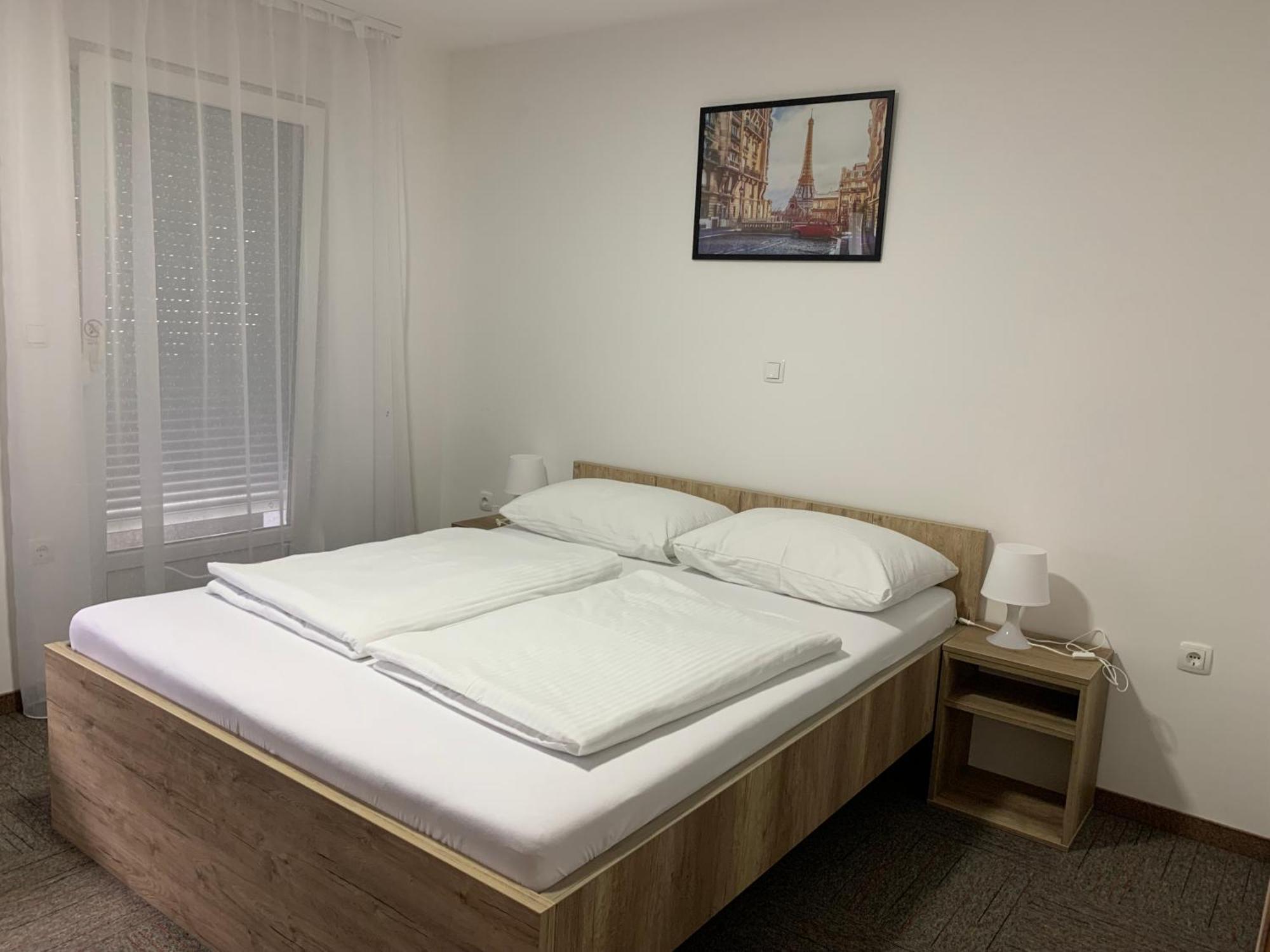 Hostel Mali Pariz Slavonski Brod Luaran gambar