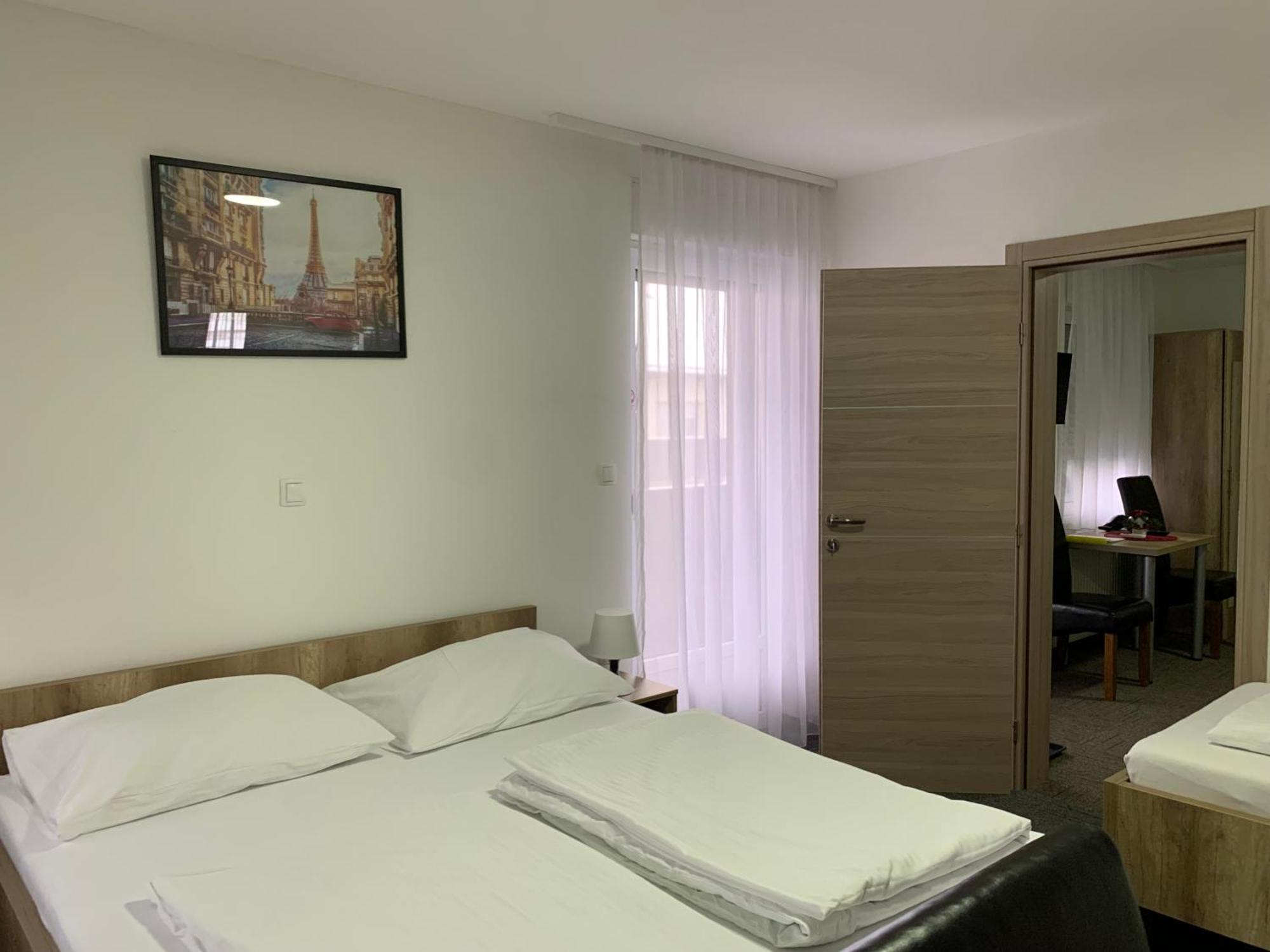 Hostel Mali Pariz Slavonski Brod Luaran gambar