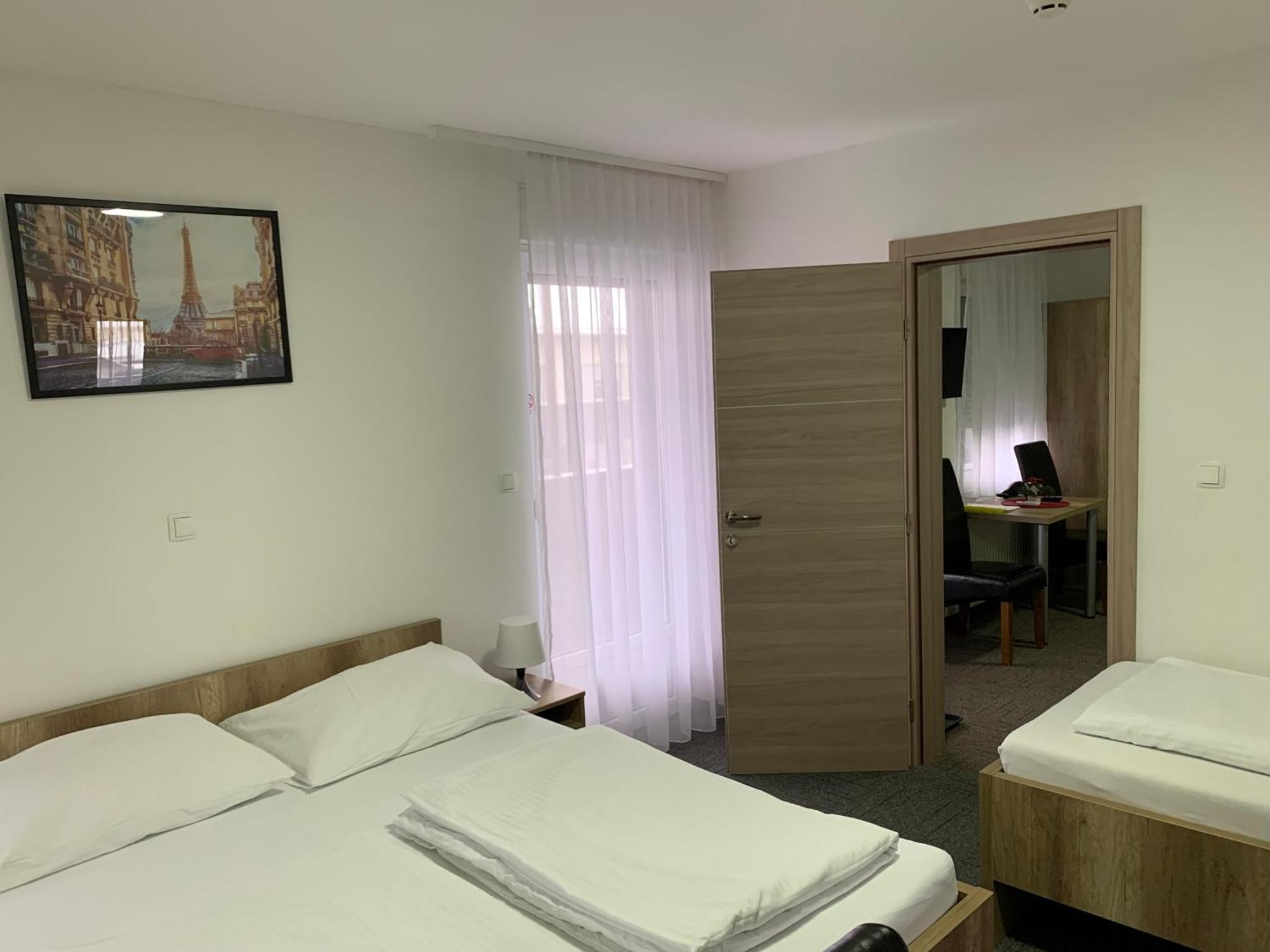 Hostel Mali Pariz Slavonski Brod Luaran gambar