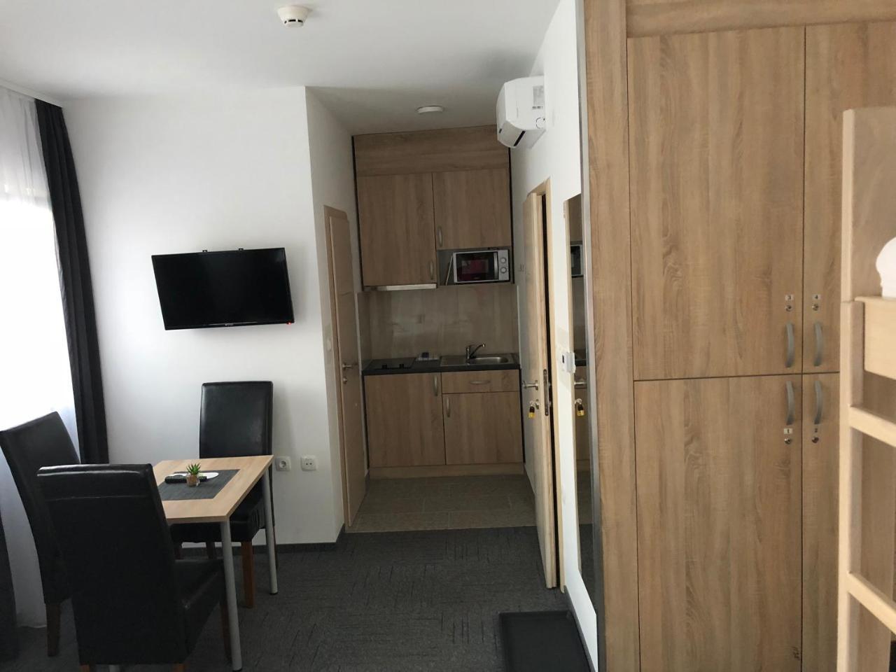 Hostel Mali Pariz Slavonski Brod Luaran gambar