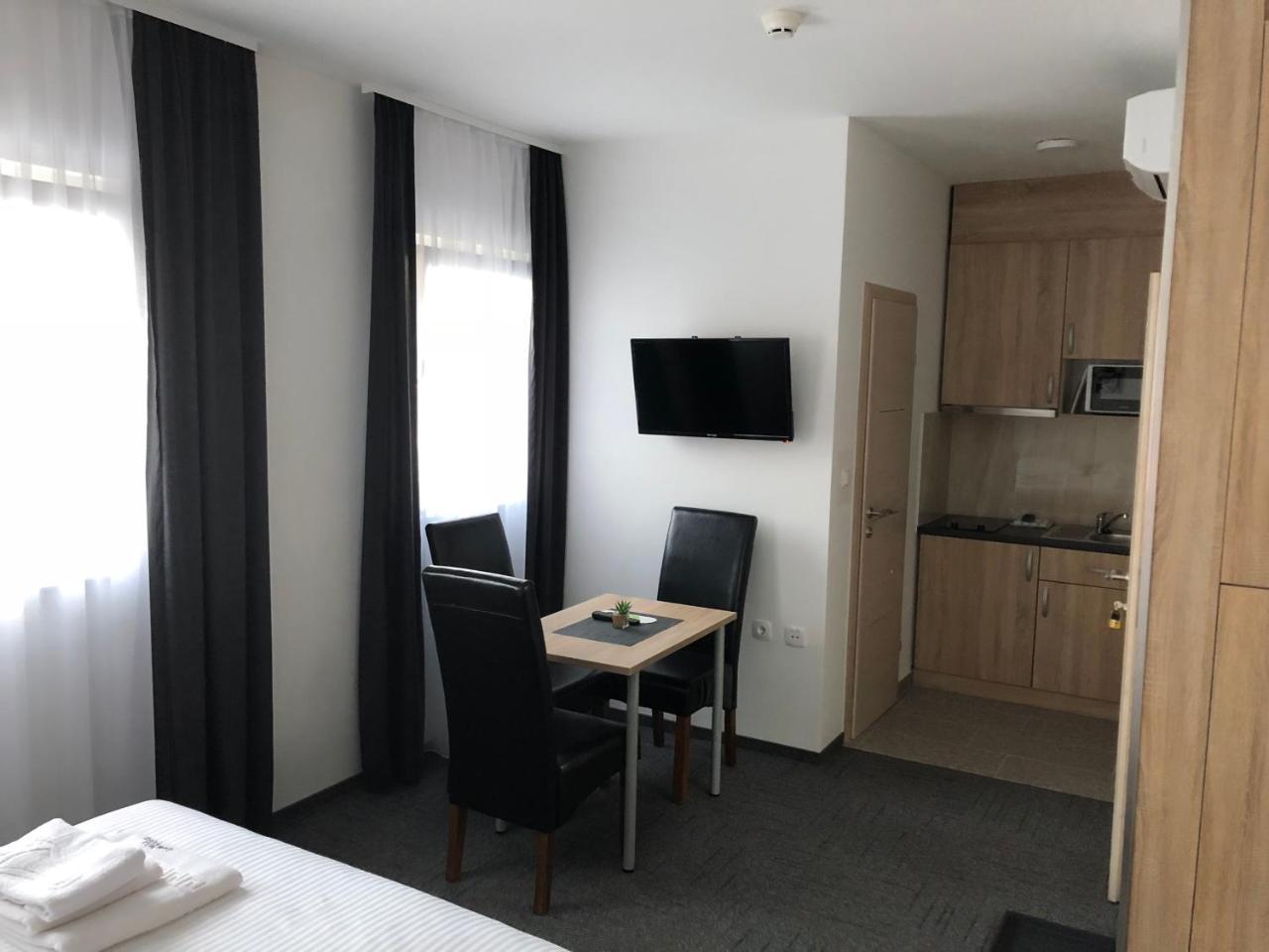 Hostel Mali Pariz Slavonski Brod Luaran gambar