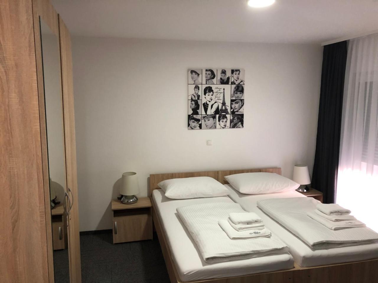 Hostel Mali Pariz Slavonski Brod Luaran gambar