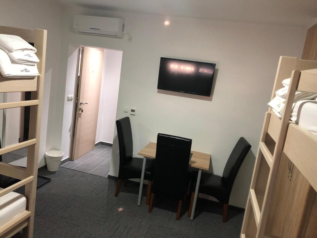Hostel Mali Pariz Slavonski Brod Luaran gambar