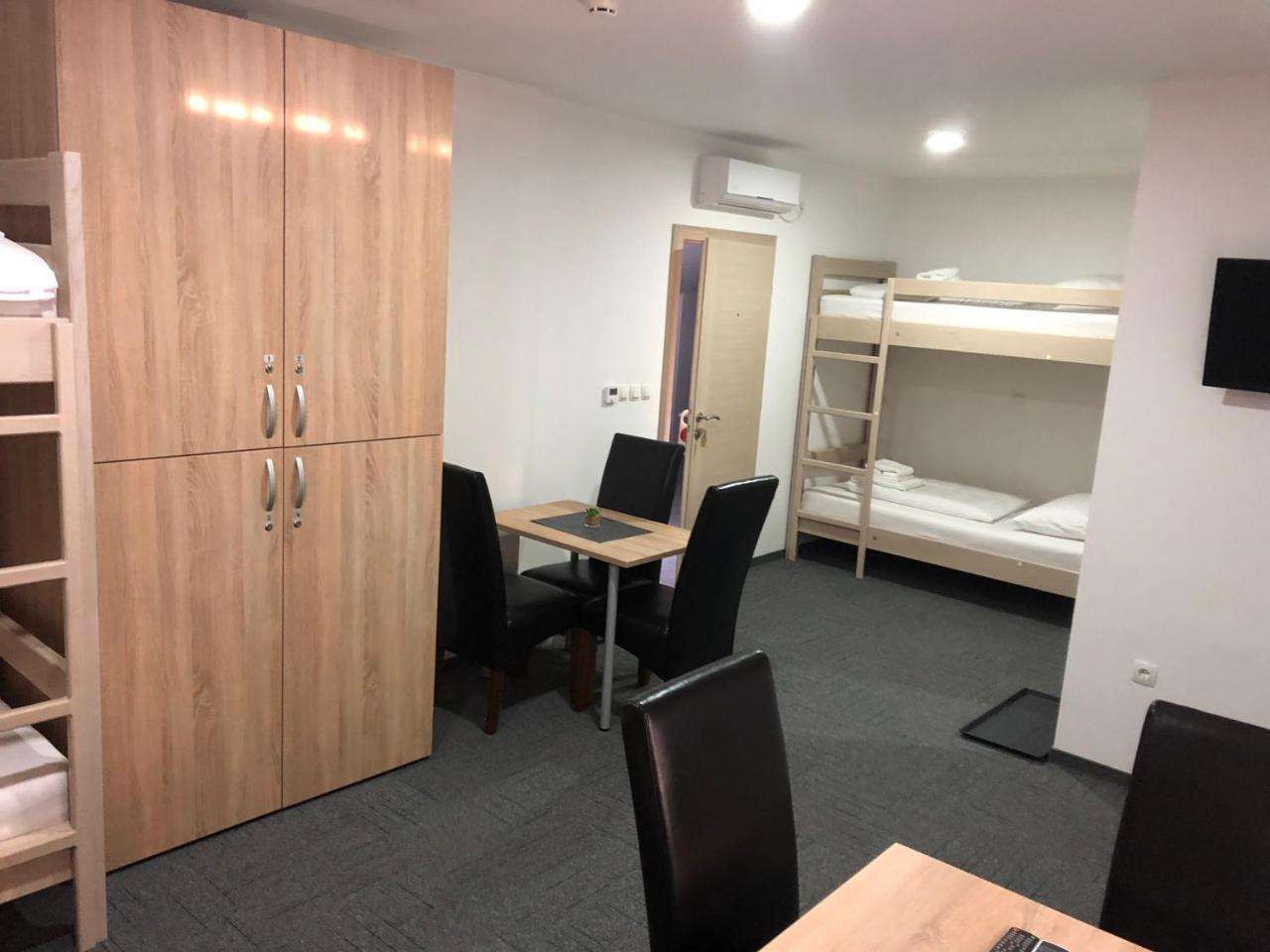 Hostel Mali Pariz Slavonski Brod Luaran gambar