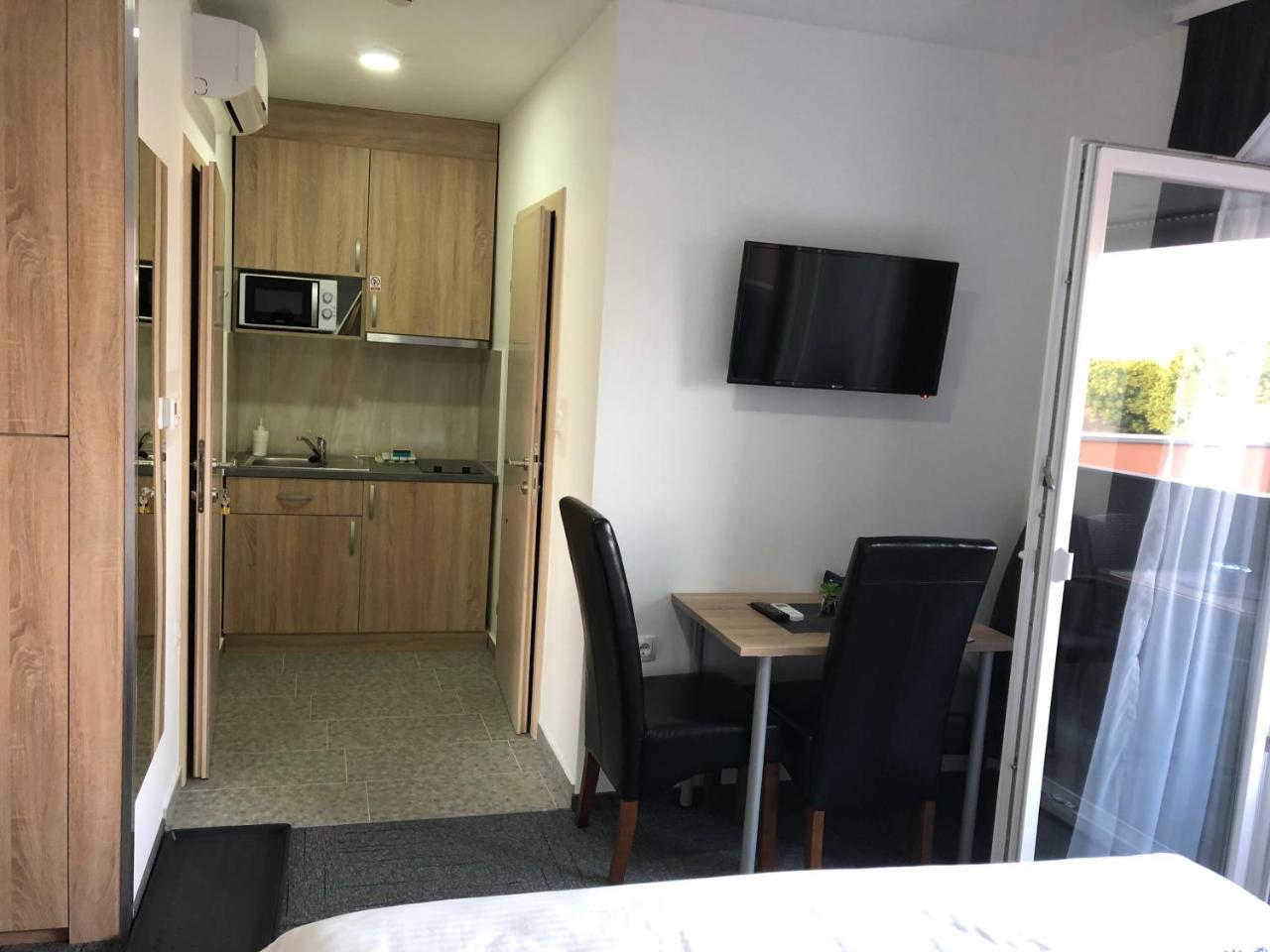 Hostel Mali Pariz Slavonski Brod Luaran gambar