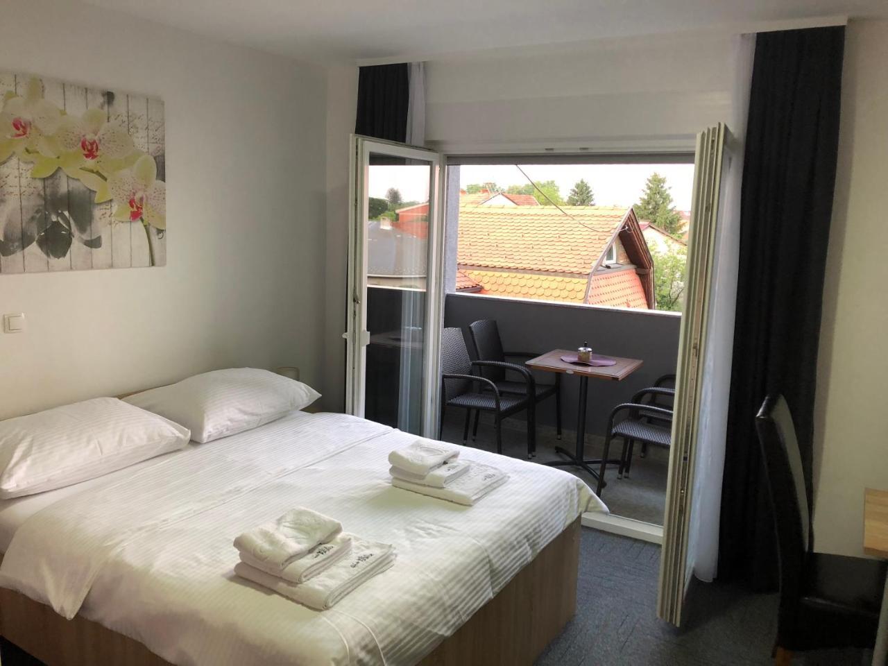 Hostel Mali Pariz Slavonski Brod Luaran gambar