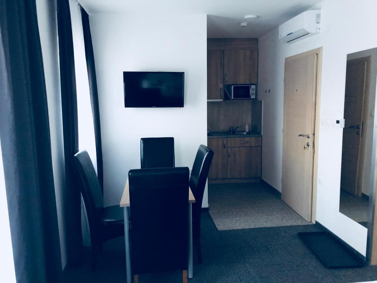 Hostel Mali Pariz Slavonski Brod Luaran gambar