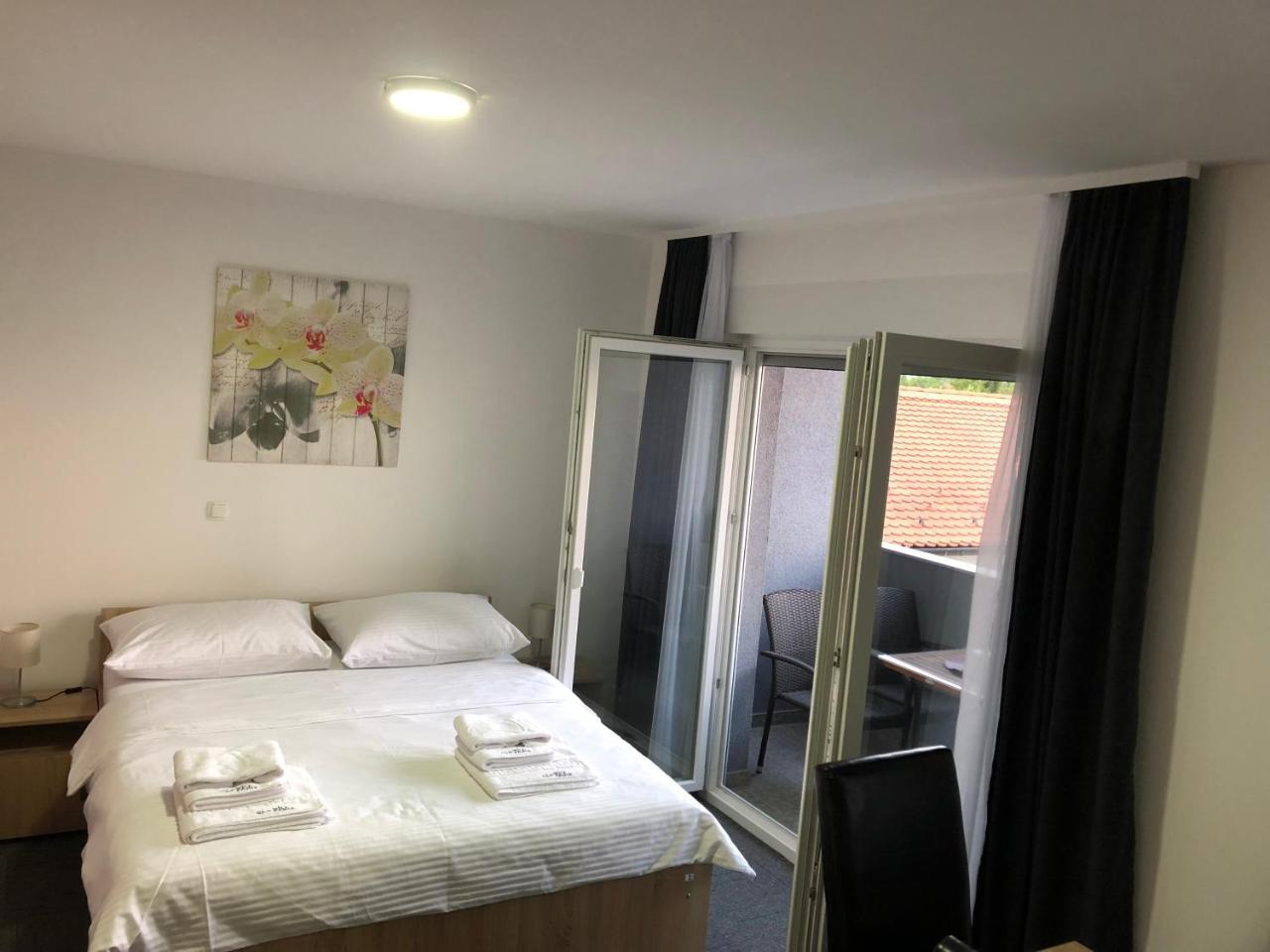 Hostel Mali Pariz Slavonski Brod Luaran gambar
