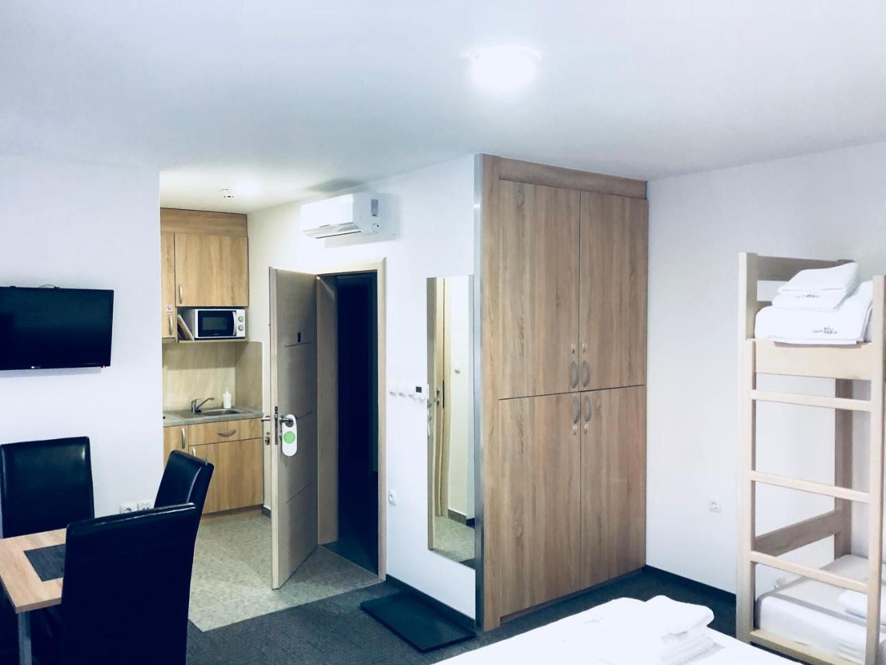 Hostel Mali Pariz Slavonski Brod Luaran gambar
