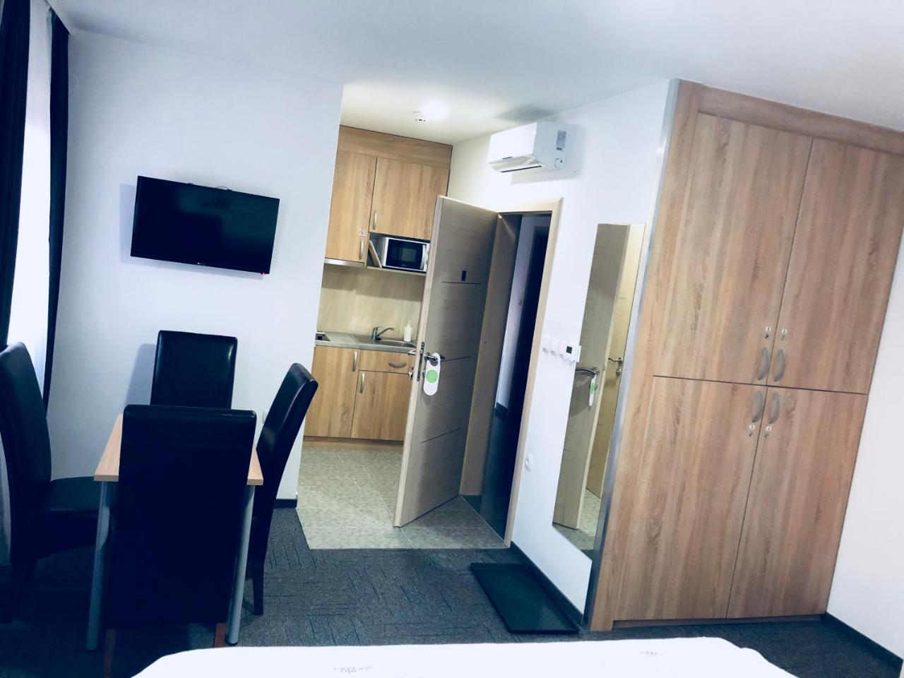 Hostel Mali Pariz Slavonski Brod Luaran gambar