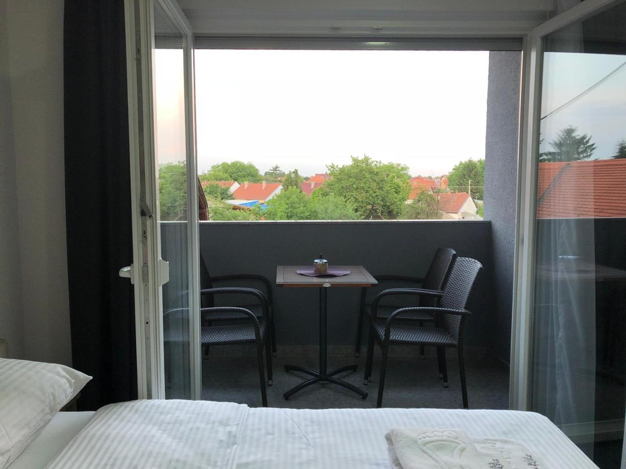 Hostel Mali Pariz Slavonski Brod Luaran gambar