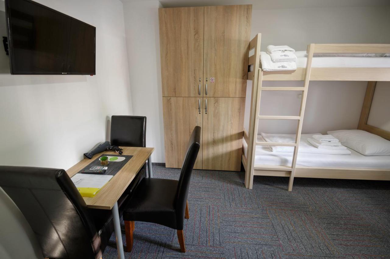Hostel Mali Pariz Slavonski Brod Luaran gambar