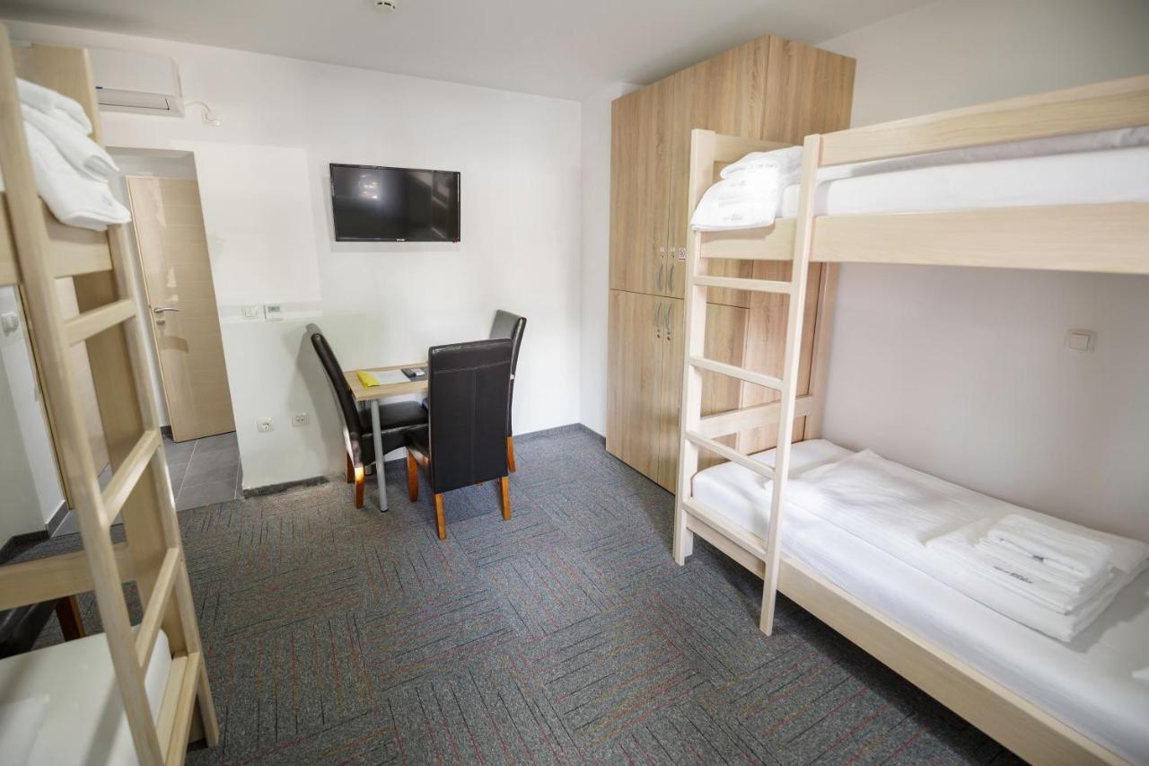 Hostel Mali Pariz Slavonski Brod Luaran gambar