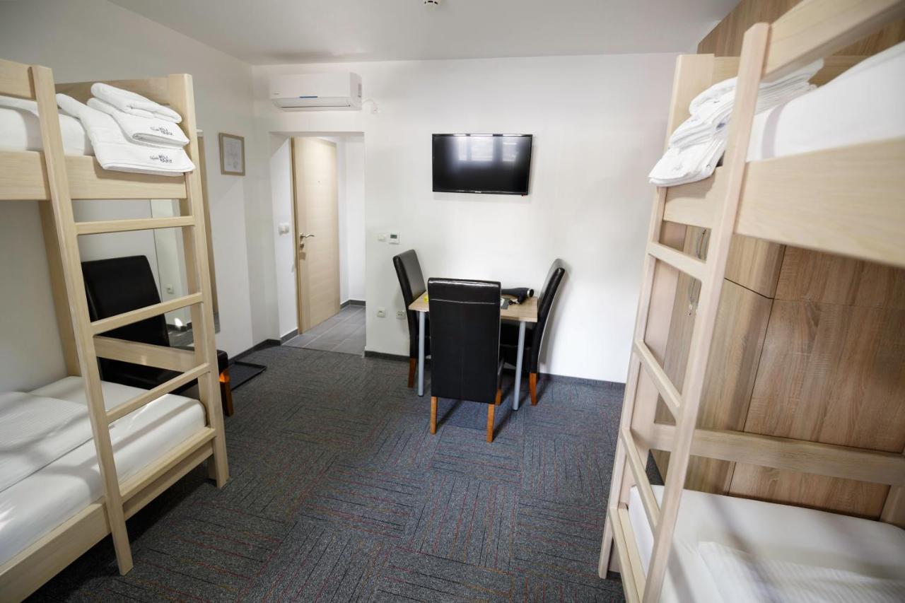 Hostel Mali Pariz Slavonski Brod Luaran gambar