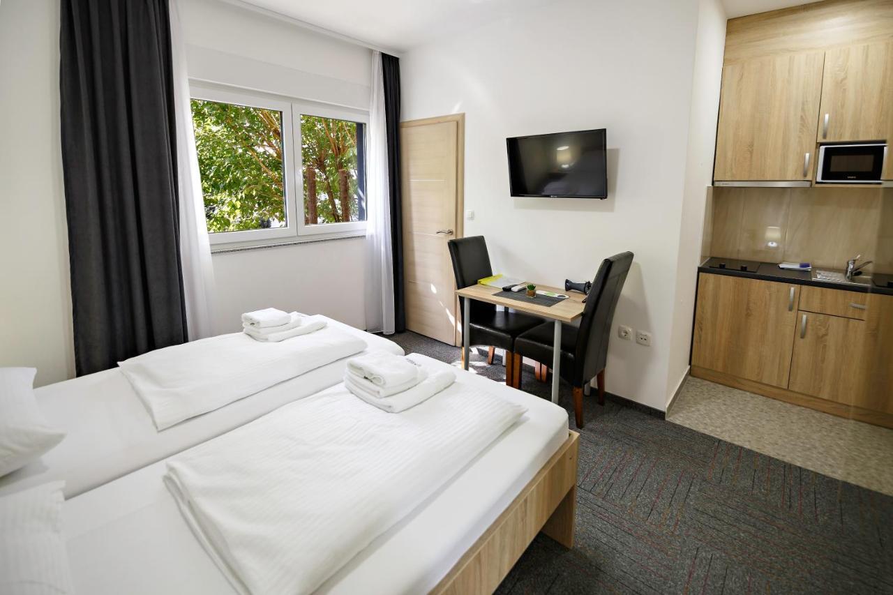 Hostel Mali Pariz Slavonski Brod Luaran gambar