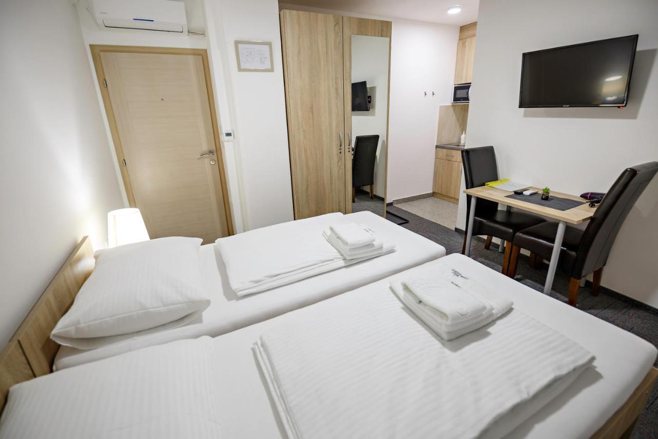 Hostel Mali Pariz Slavonski Brod Luaran gambar